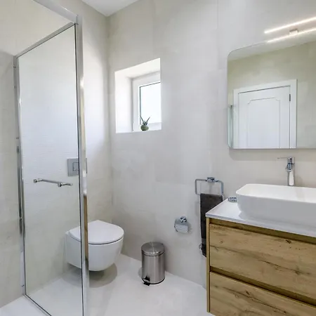 The Look-out Apartment